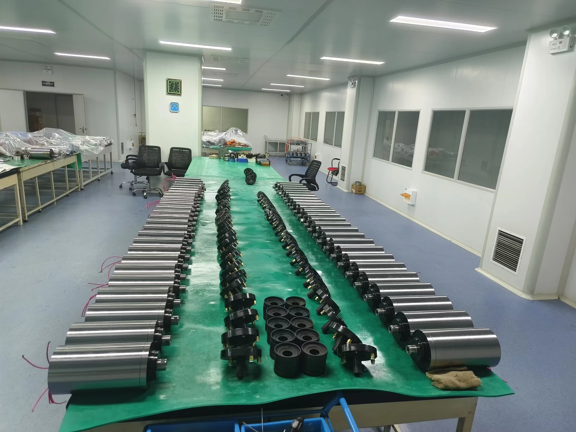 Clean room assembly line with batch spindles